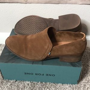 Toms Shaye Dark Amber Suede boots size 12